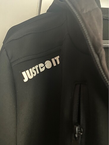 Nike Siyah hırka orj değil