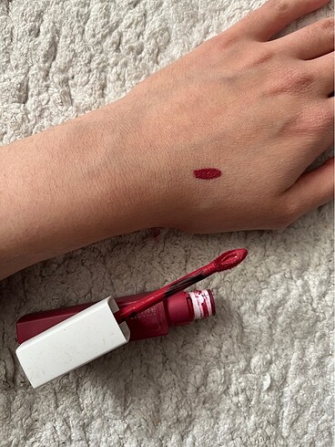 Beden pembe Renk Maybelline ruj super stay matte ink ruler rengi