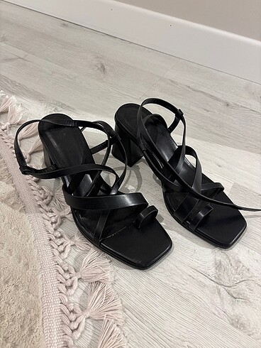 Bershka topuklu