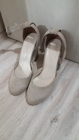 bej topuklu ayakkabı