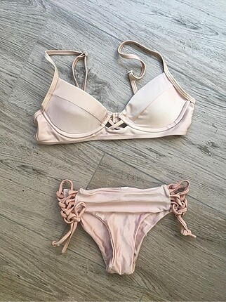 Pudra pembe bikini