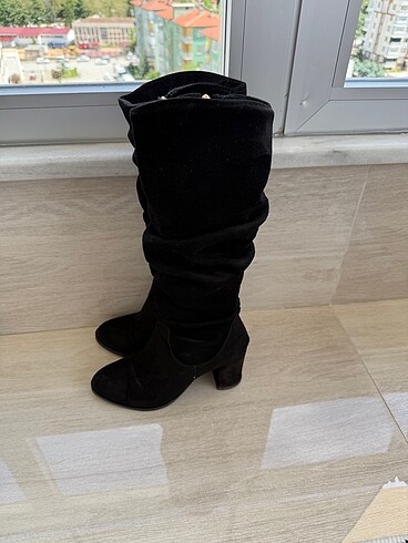 On Fashion Siyah şık büzgülü içi polarlı nubuk çizme