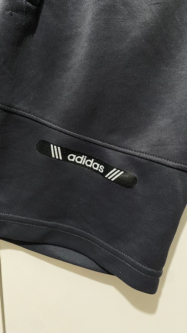 Adidas Gri Fermuarlı Spor Şort - Görsel 3