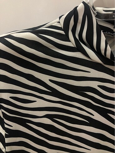 Zebra desenli bluz