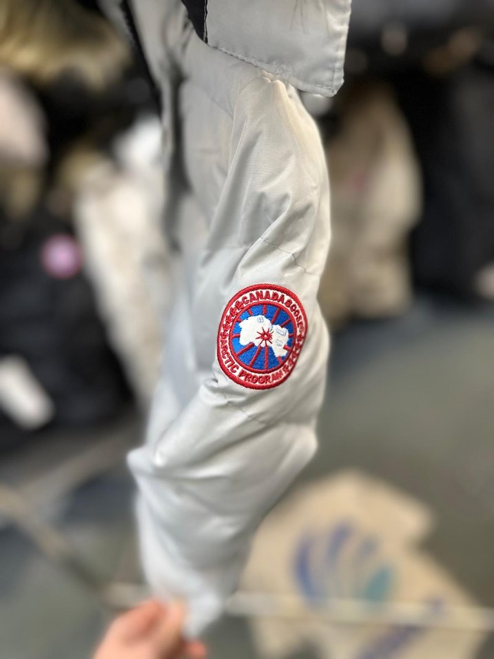 Gri Erkek Çocuk Kürklü Kapüşonlu Mont - Görsel 3