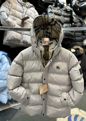 Siyah Kapüşonlu Kısa Şişme Mont - Görsel 2