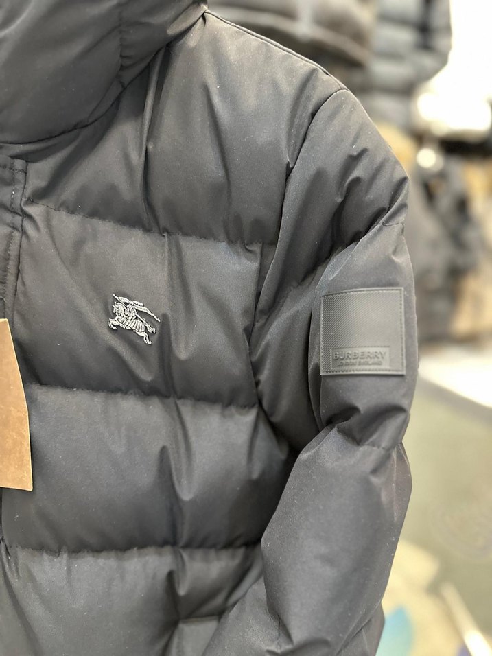 Siyah Kapüşonlu Kısa Şişme Mont - Görsel 5