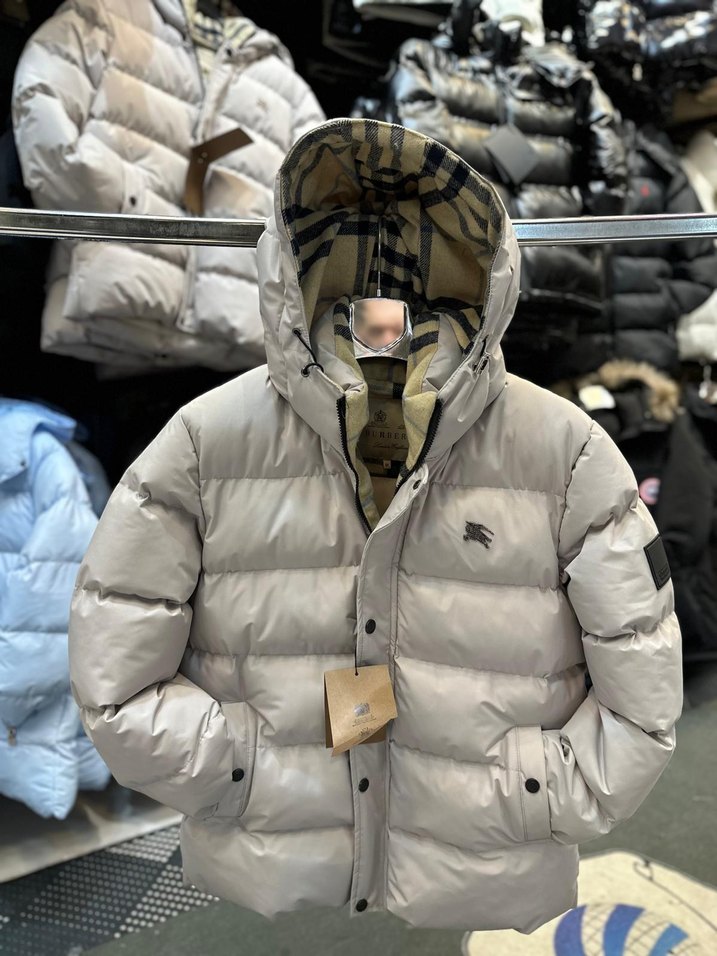 Siyah Kapüşonlu Kısa Şişme Mont - Görsel 2