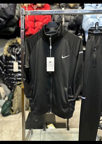 Nike Siyah Spor Eşofman Takımı
TEK BEDEN TEK FİYAT ##M BEDEN - Görsel 2
