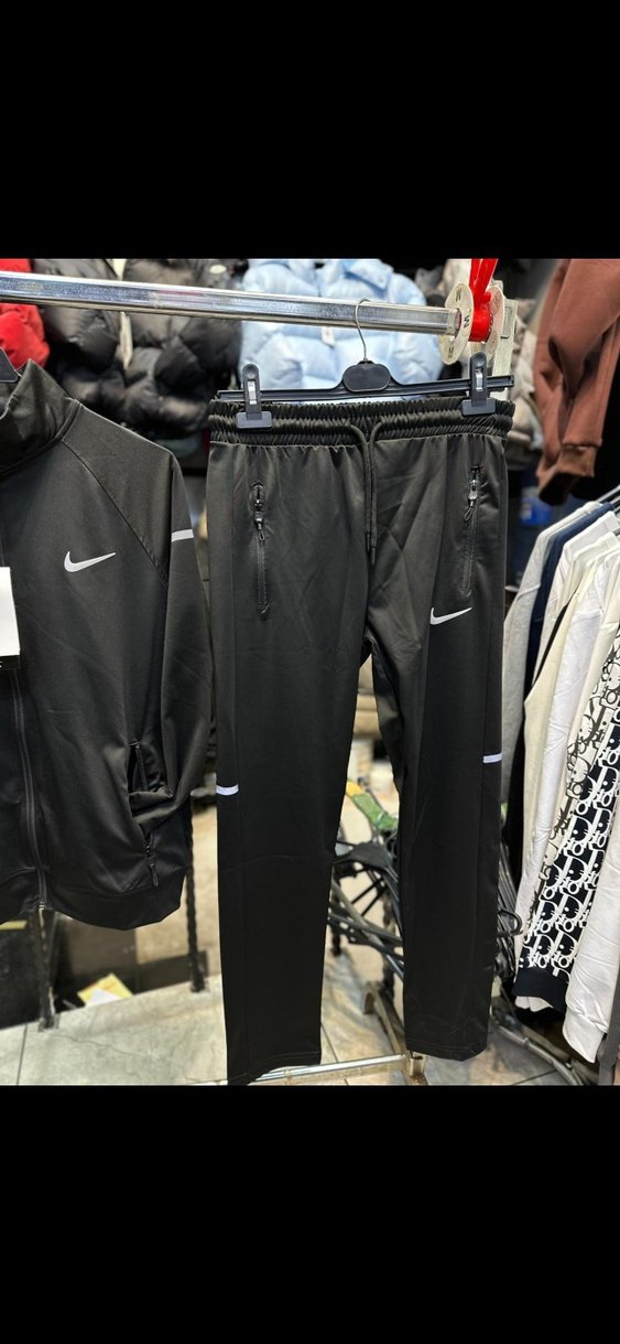 Nike Siyah Spor Eşofman Takımı
TEK BEDEN TEK FİYAT ##M BEDEN - Görsel 3