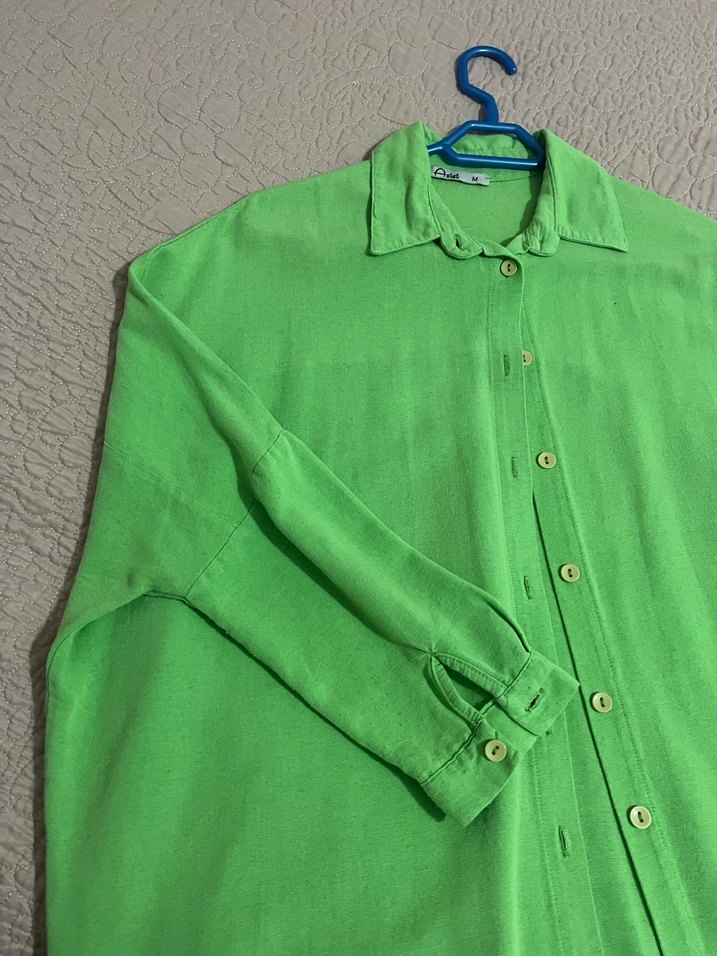 Düğmeli Yeşil Keten Gömlek - Görsel 2