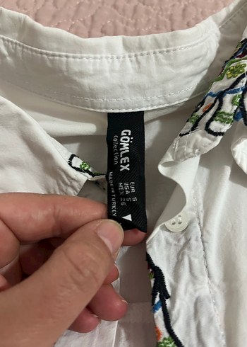 Nakışlı, Düğmeli, Kısa Kollu Beyaz Kadın Gömlek - Görsel 4