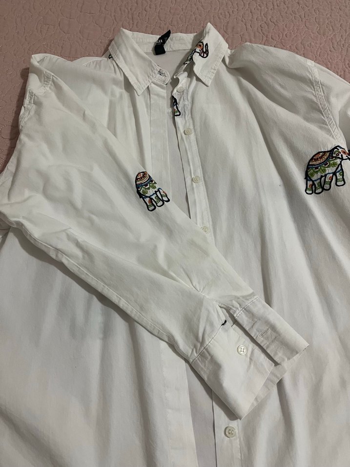 Nakışlı, Düğmeli, Kısa Kollu Beyaz Kadın Gömlek - Görsel 3