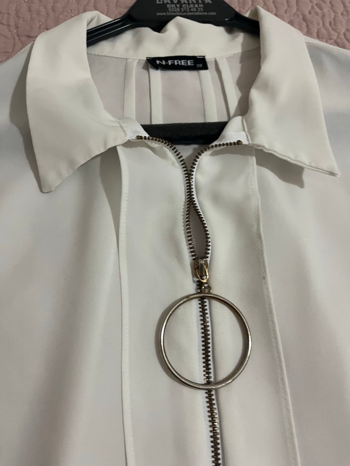 Zincir Detaylı Beyaz Midi Kadın Gömlek - Görsel 2