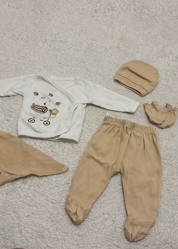 Kahverengi Nakışlı Erkek Bebek Takımı - Görsel 3