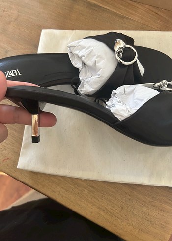 40 Beden Siyah Tokalı Stiletto Topuklu Kadın Terlik