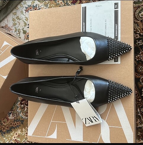 Zara Deri babet