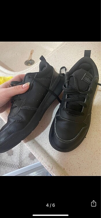 36 Beden siyah Renk Adidas spor ayakkabı