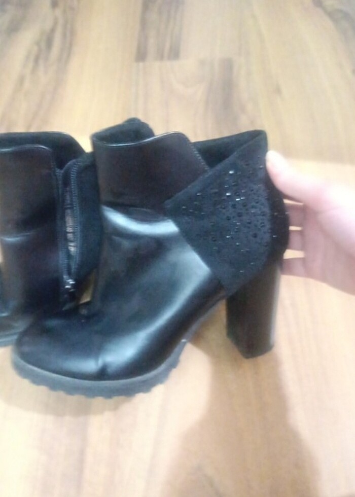 Ürünü iki kere giydim sıfır gibi fotoğraflardanda belli flodan a - Görsel 3