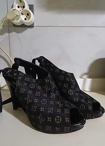 Louis Vuitton Topuklu ayakkabı
