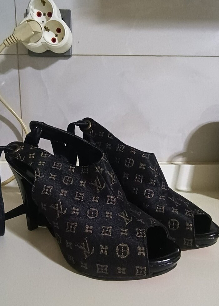 Topuklu ayakkabı - Görsel 2