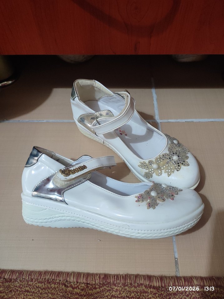 Beyaz Kız Çocuk Payetli Babet Ayakkabı - Görsel 2