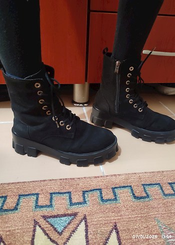 sıfır ürün hiç giyilmedi kadın süet bot - Görsel 3