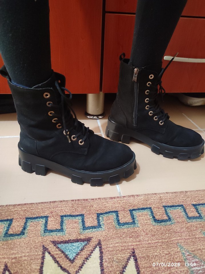 sıfır ürün hiç giyilmedi kadın süet bot - Görsel 3