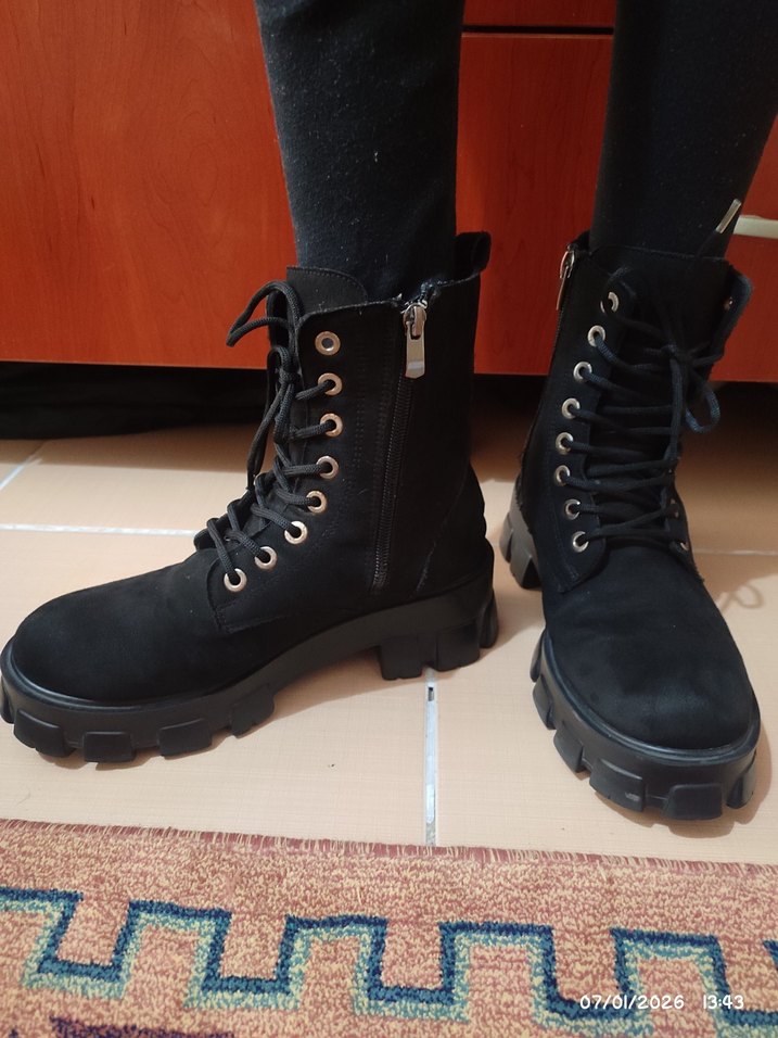 sıfır ürün hiç giyilmedi kadın süet bot - Görsel 2