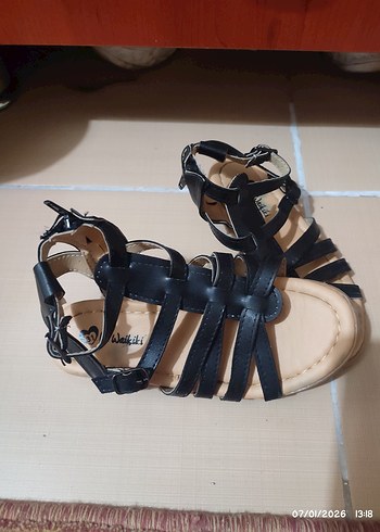 Kız Çocuk Siyah Bantlı Sandalet - Görsel 2