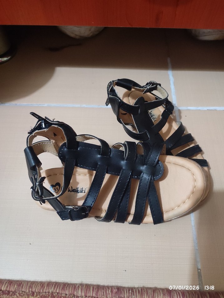 Kız Çocuk Siyah Bantlı Sandalet - Görsel 2