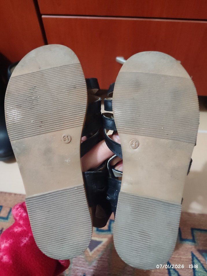 Kız Çocuk Siyah Bantlı Sandalet - Görsel 3