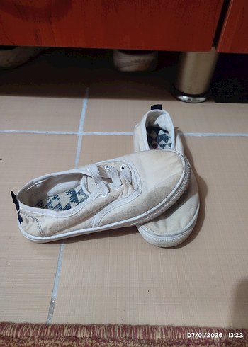 Beyaz Minimalist Çocuk Sneaker - Görsel 2