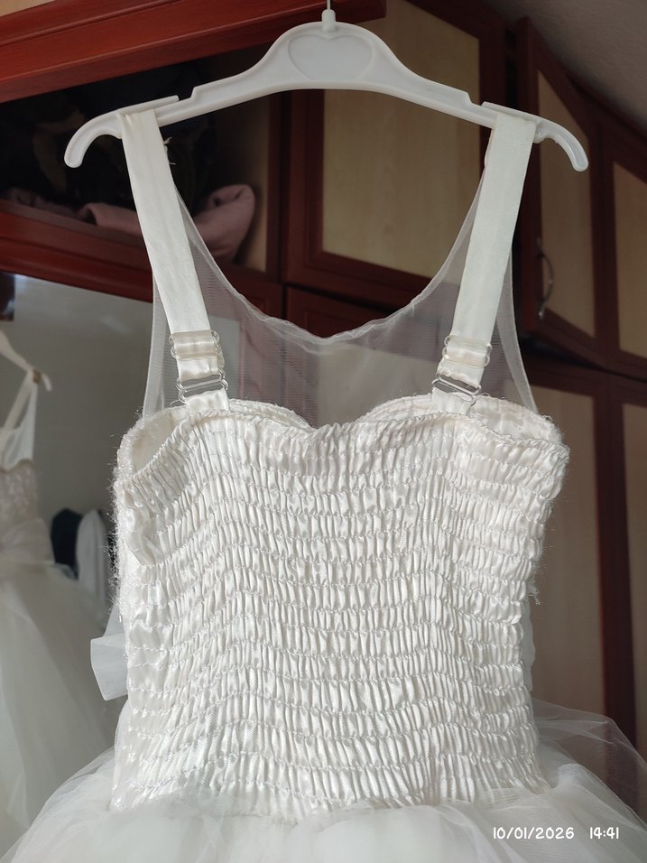 Klasik Straplez Üstü Tül Detaylı Prenses Gelinlik - Görsel 4