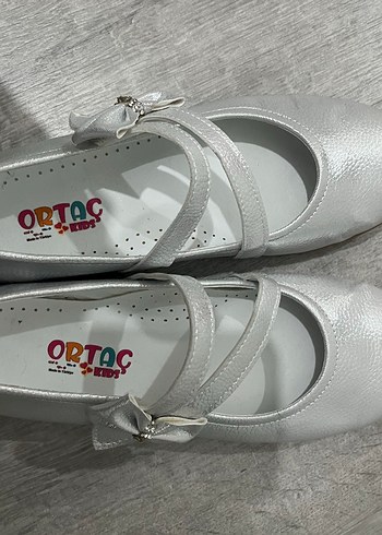 Kız Çocuk Beyaz Tokalı Bale Düz Ayakkabı - Görsel 2