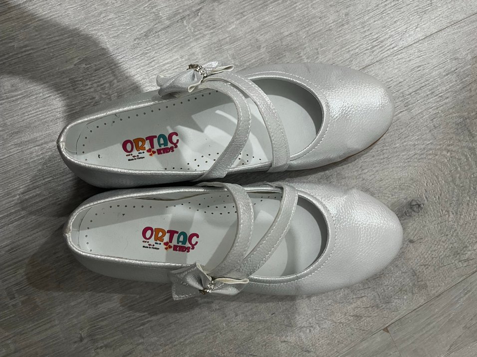 Kız Çocuk Beyaz Tokalı Bale Düz Ayakkabı - Görsel 2