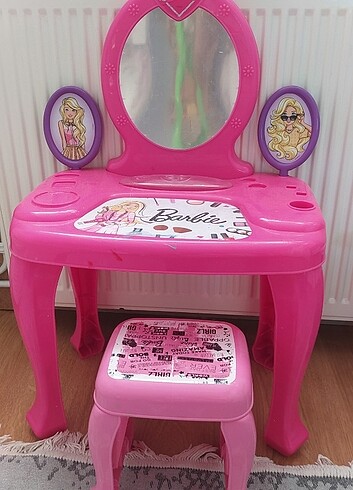 Oyuncak makyaj masası