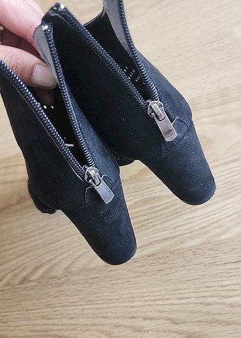 Kemer Detaylı Siyah Süet Dolgu Topuklu Kadın Ayakkabı - Görsel 5