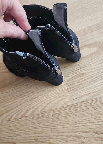 Kemer Detaylı Siyah Süet Dolgu Topuklu Kadın Ayakkabı - Görsel 6