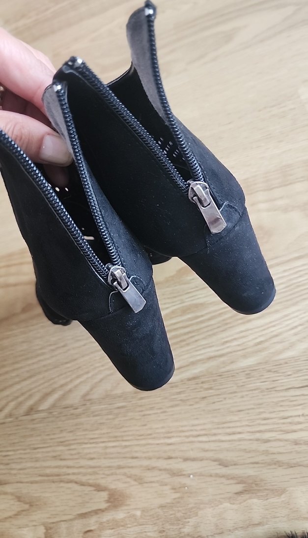 Kemer Detaylı Siyah Süet Dolgu Topuklu Kadın Ayakkabı - Görsel 5