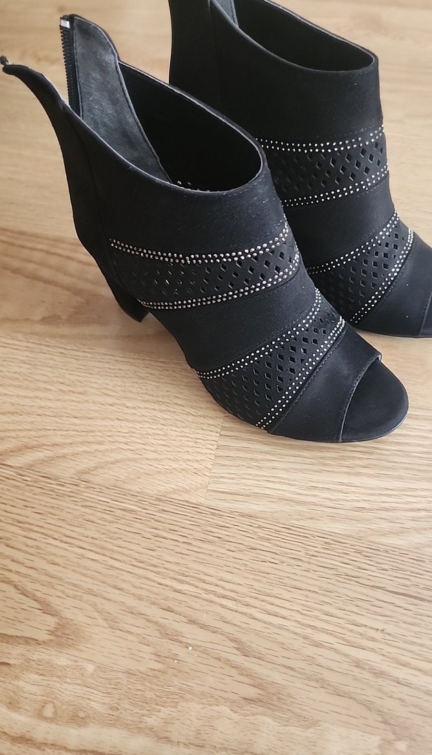 Kemer Detaylı Siyah Süet Dolgu Topuklu Kadın Ayakkabı - Görsel 3