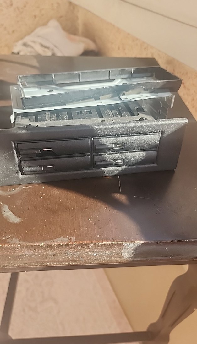 Siyah Araba Müzik Sistemi Ünitesi - Görsel 4