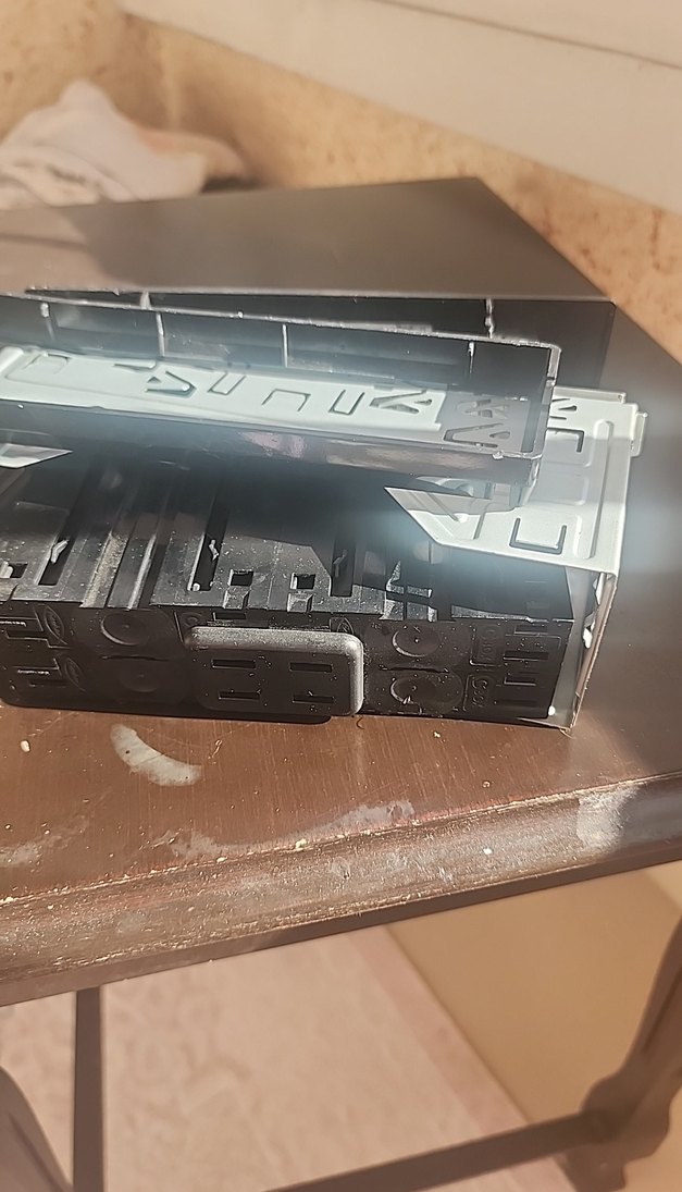 Siyah Araba Müzik Sistemi Ünitesi - Görsel 5