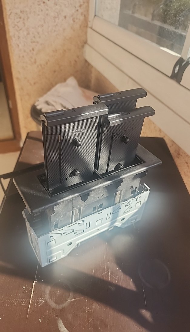 Siyah Araba Müzik Sistemi Ünitesi - Görsel 3