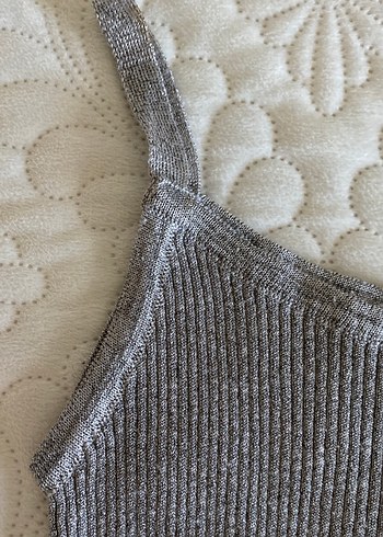 Gri V Yakalı Triko Midi Elbise simli gibi - Görsel 2