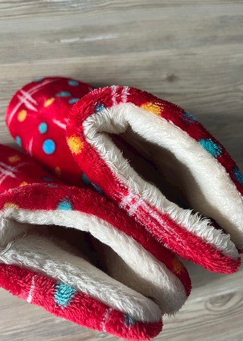 Kız Çocuk Kırmızı Renkli Desenli Sıcak Terlik - Görsel 3