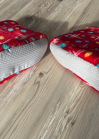 Kız Çocuk Kırmızı Renkli Desenli Sıcak Terlik - Görsel 4