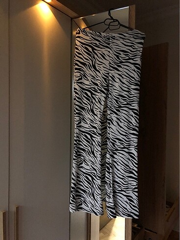 Bershka zebra?? desenli pantolon