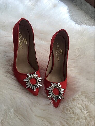 Zara kırmızı saten stiletto