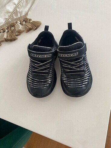 25 Beden siyah Renk Skechers çocuk ayakkabı yeni gibi